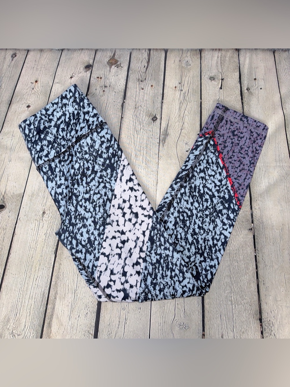 Lou & Grey High Rise Leggings